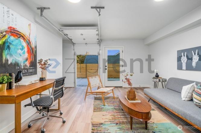 Building Photo - Unit