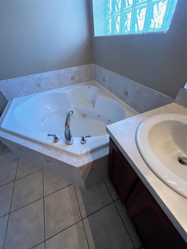 Building Photo - East Lake Reserve Home