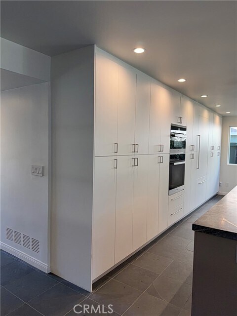 Building Photo - 15999 Via De Las Palmas