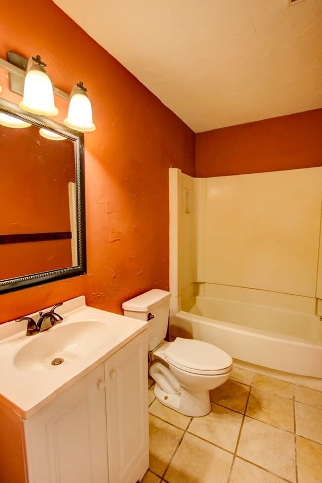 Building Photo - 403 Earl Dr