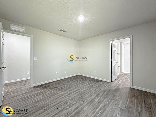 Building Photo - 11 Regis Ln