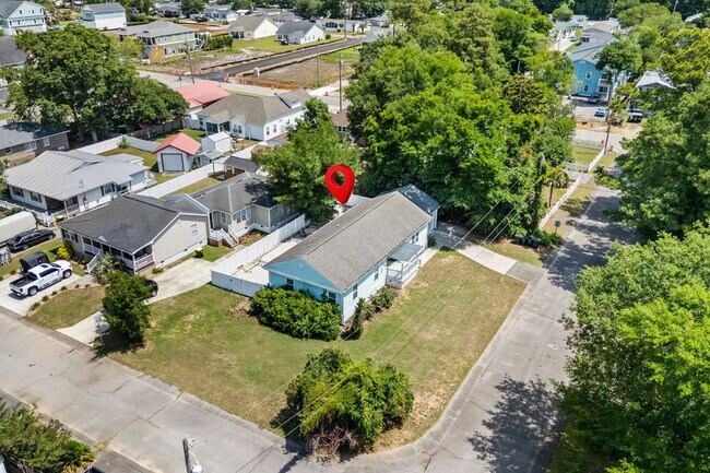 Building Photo - 433 Belle Dr