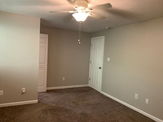 Building Photo - Trendy Renovated Raleigh Townhome In Ralei...