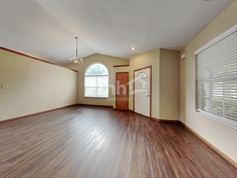 Building Photo - 333 Greenwood Ln