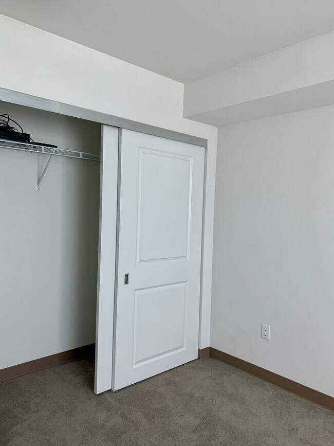 Building Photo - 2 bedroom unit in Kakaako!