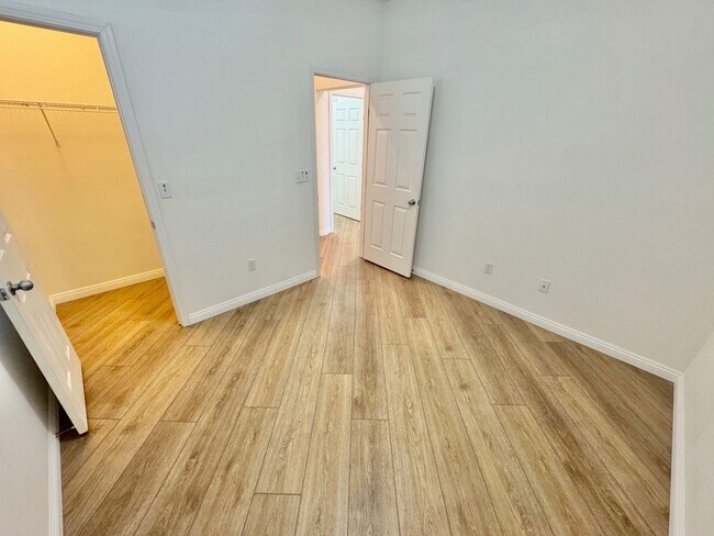 Building Photo - ENJOY THIS STUNNING 3 BEDROOM WITH A TRANQ...