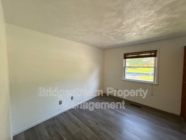 Building Photo - 54 Benzell Dr