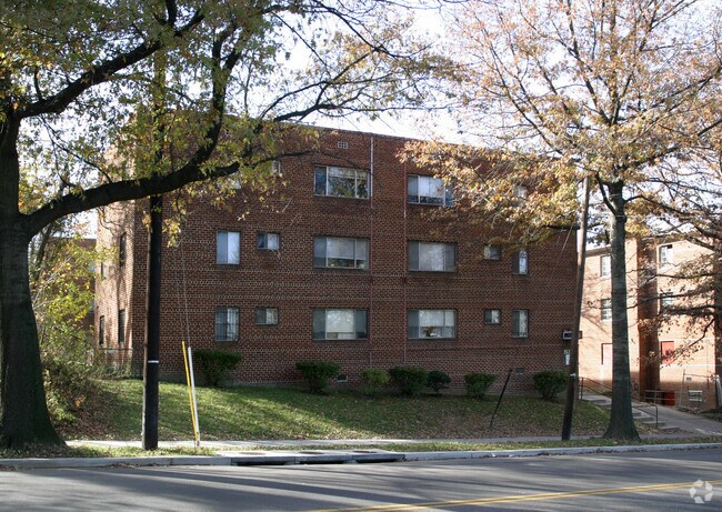 Building Photo - 2589 Naylor Rd SE