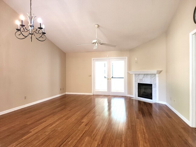 Building Photo - Single-Story Townhome with Garage/Driveway...