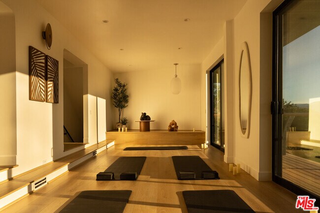 Building Photo - 7802 Torreyson Dr