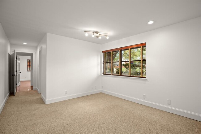Building Photo - 2508 Marlton Dr