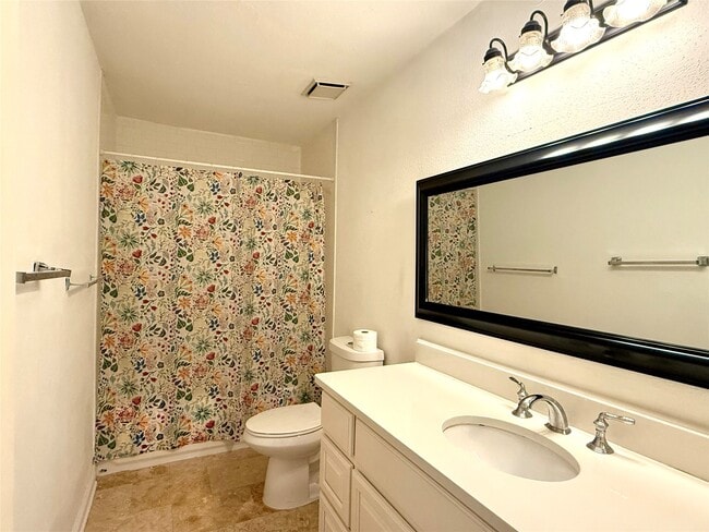 Building Photo - 13222 Pebblewalk Cir N