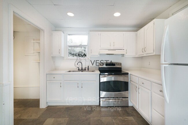 Building Photo - 130 Reems Creek Rd