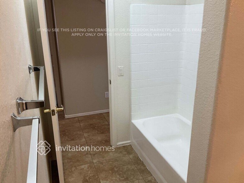 Building Photo - 774 E Drifter Pl