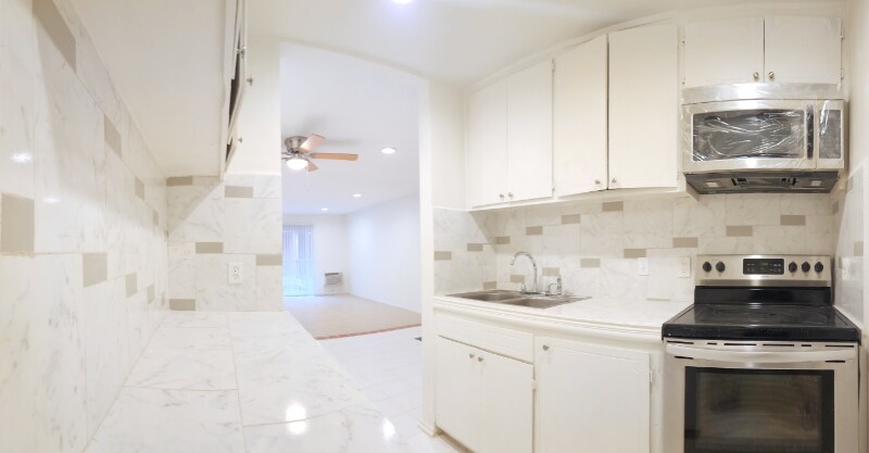 Building Photo - 8108 Langdon Ave