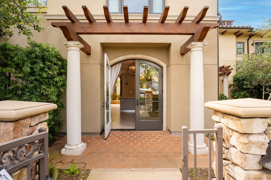 Building Photo - 158 S Sierra Madre Blvd