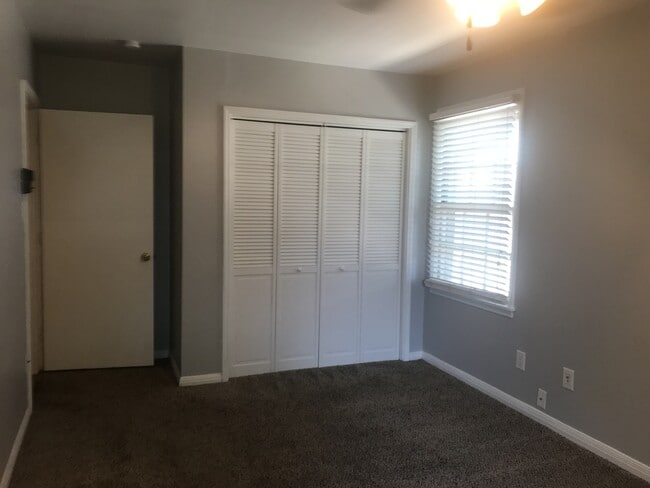 Building Photo - 5521 Pinto Ln