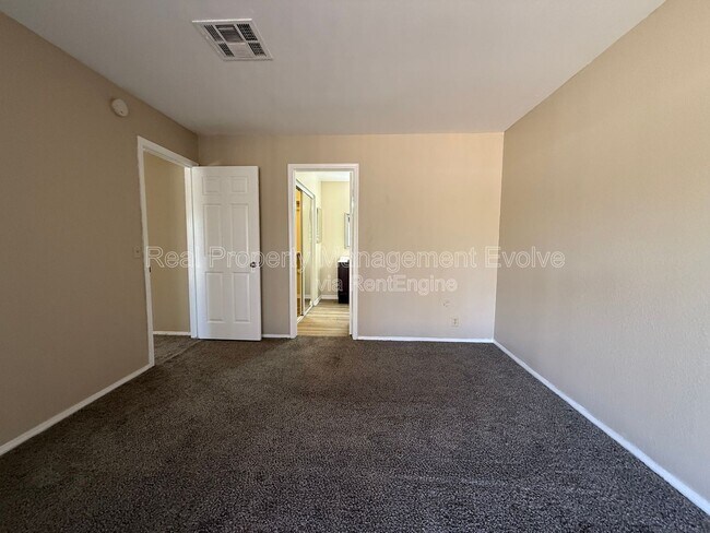 Building Photo - 3936 W Chama Dr