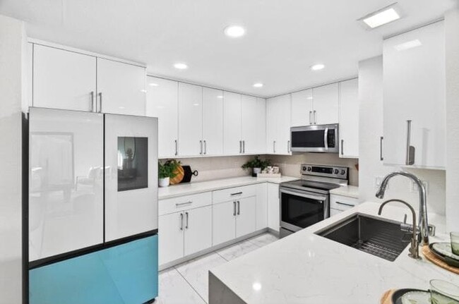 Building Photo - 286 Hackamore Common