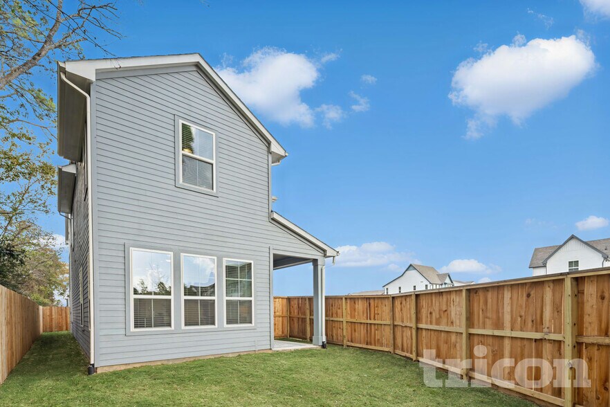 Building Photo - 9835 Willow Creek Commerce Dr