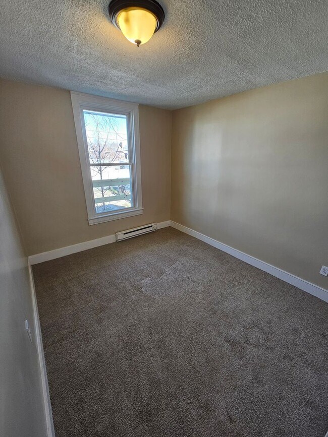 Building Photo - Available Now - 3 Bedroom located in York ...