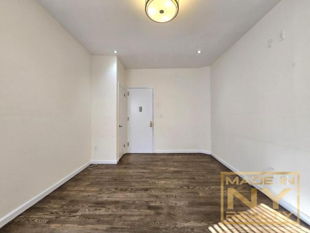 Building Photo - 1 bedroom in ASTORIA NY 11105