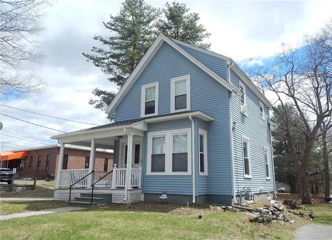 Building Photo - 532 Blackstone St