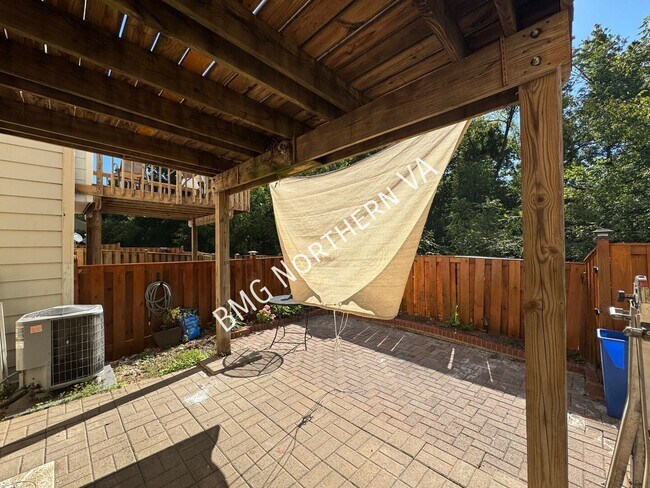 Building Photo - 7343 Rokeby Dr
