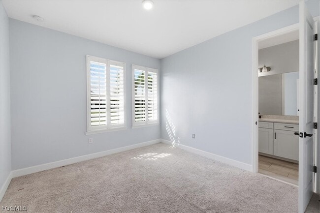 Building Photo - 2038 Grove Dr