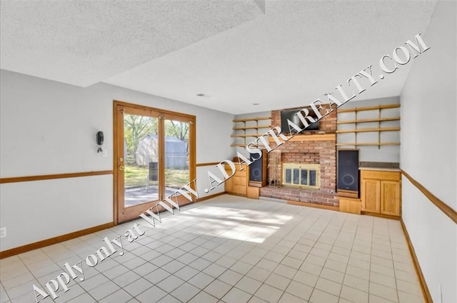 Building Photo - Beautiful 4 Bed 2 Bath Home in Olathe-Available in JULY!!