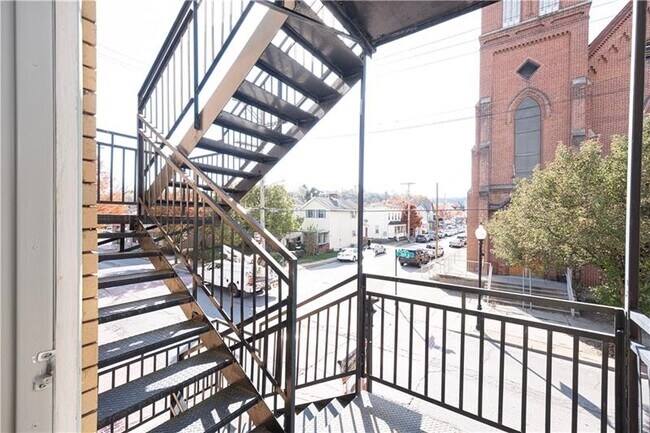 Building Photo - 232 3rd Ave