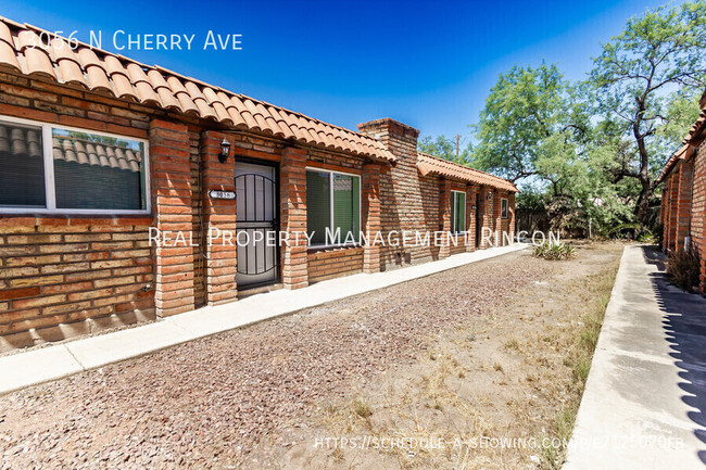 Building Photo - SUPER CHARMING!! Close to UofA !!