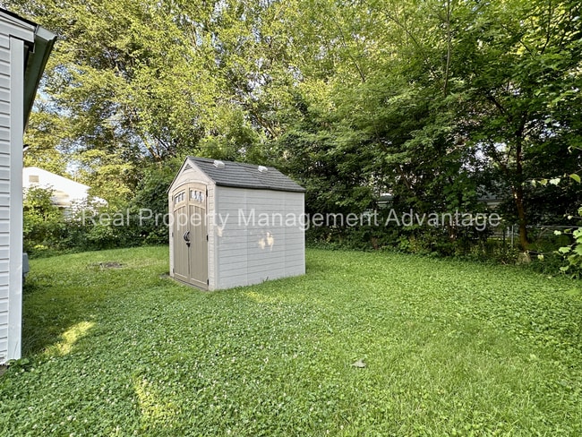 Building Photo - Mid-Century Ranch Boasts 3 Large Bedrooms ...