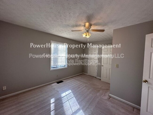 Building Photo - 502 Oakwood Ct