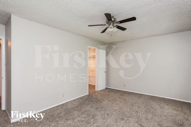 Building Photo - 7527 Lincoln Village Dr