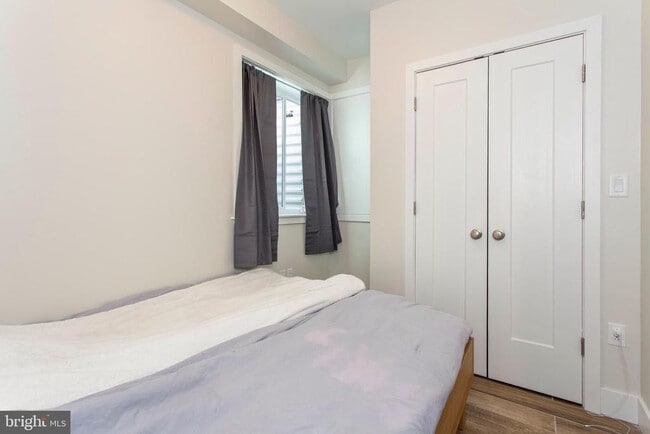 Building Photo - 2009 Oakford St