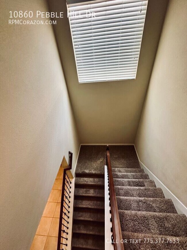 Building Photo - 10860 Pebble Hill Dr