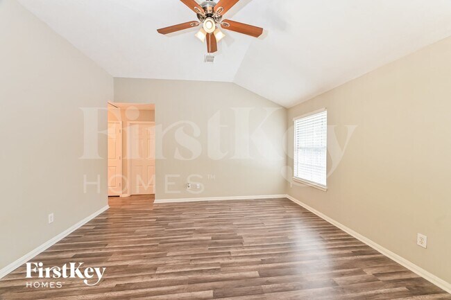 Building Photo - 2614 Spring Bend Dr