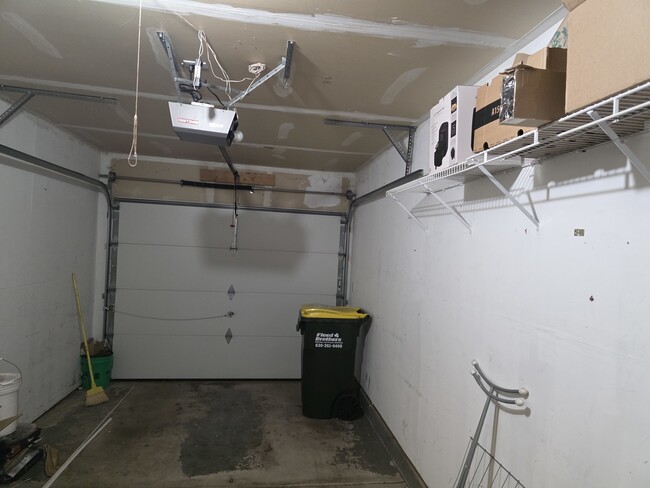 Building Photo - 1545 Thornfield Ln