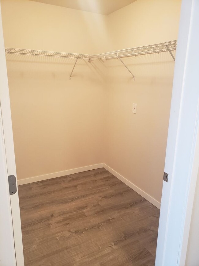 Building Photo - 3 Bedroom Duplex