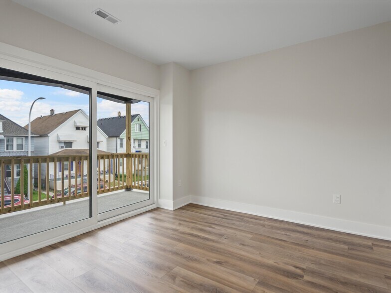 Building Photo - 3041 Holbrook St