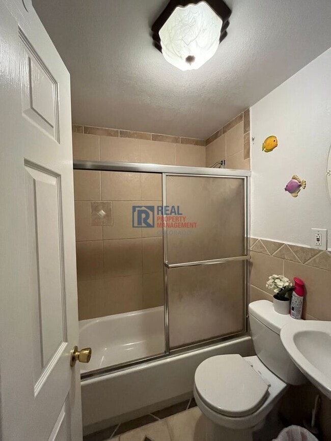 Building Photo - 2120 W Gill Pl