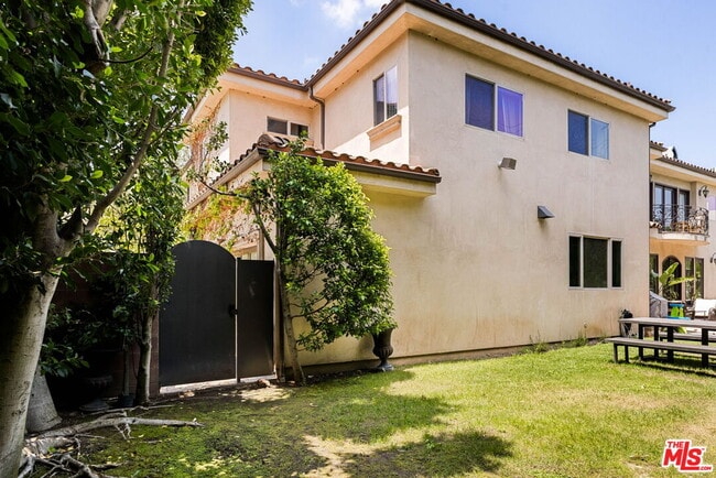 Building Photo - 4822 Valjean Ave
