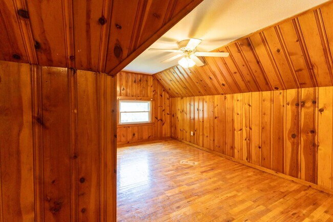 Building Photo - Mill St