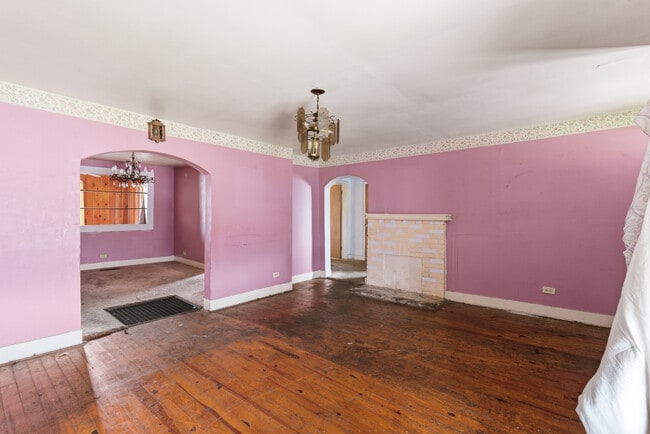 Building Photo - 502 64th St