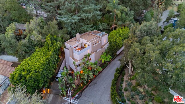 Building Photo - 2423 E Horse Shoe Canyon Rd