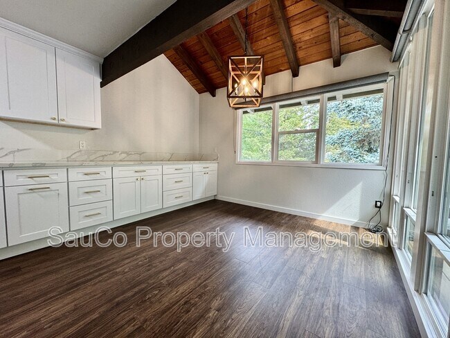 Building Photo - 6155 SW Heights Ln