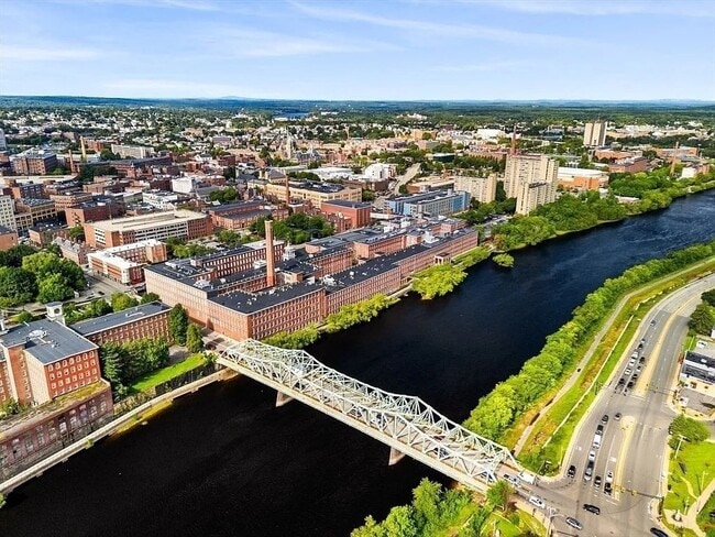 Building Photo - 130 John St