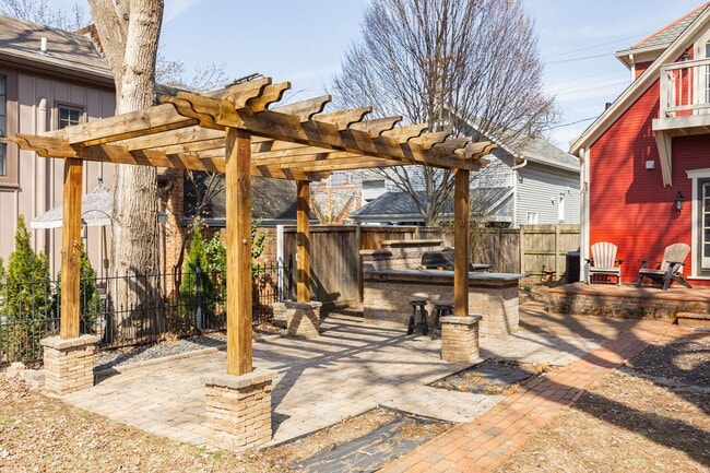 Building Photo - 357 Jackson St