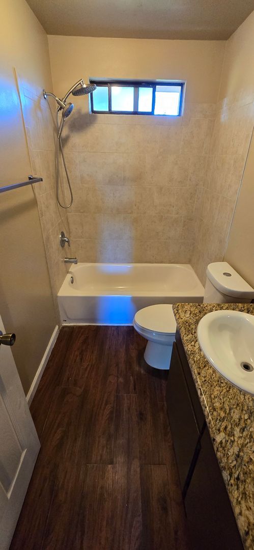 Building Photo - 2-bedroom 1 bath condo